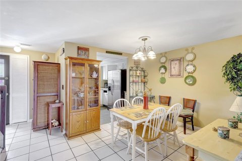 Townhouse in Largo, Florida 2 bedrooms, 97.36 sq.m. № 1648887 - photo 19