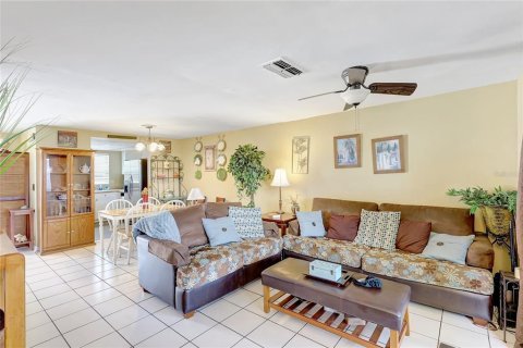 Townhouse in Largo, Florida 2 bedrooms, 97.36 sq.m. № 1648887 - photo 4