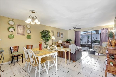 Townhouse in Largo, Florida 2 bedrooms, 97.36 sq.m. № 1648887 - photo 18