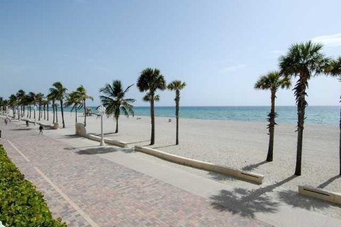 Land in Hollywood, Florida № 805591 - photo 1
