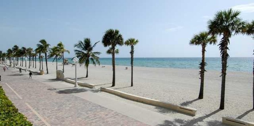 Land in Hollywood, Florida № 805591