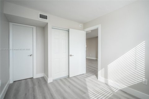 Apartment in Miami Beach, Florida 2 bedrooms, 92.9 sq.m. № 1925366 - photo 17