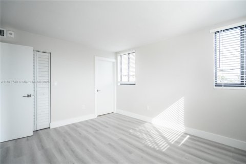 Apartment in Miami Beach, Florida 2 bedrooms, 92.9 sq.m. № 1925366 - photo 21