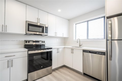 Apartment in Miami Beach, Florida 2 bedrooms, 92.9 sq.m. № 1925366 - photo 13
