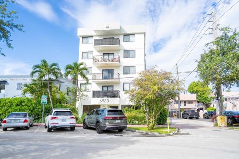 Apartment in Miami Beach, Florida 2 bedrooms, 92.9 sq.m. № 1925366 - photo 28