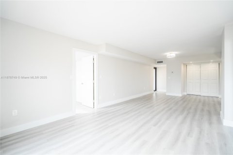 Apartment in Miami Beach, Florida 2 bedrooms, 92.9 sq.m. № 1925366 - photo 8