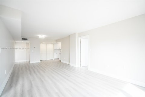 Apartment in Miami Beach, Florida 2 bedrooms, 92.9 sq.m. № 1925366 - photo 7