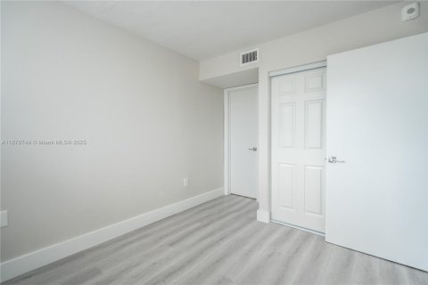 Apartment in Miami Beach, Florida 2 bedrooms, 92.9 sq.m. № 1925366 - photo 18