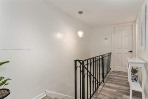 Condo in Miami Shores, Florida, 2 bedrooms № 1957216 - photo 19