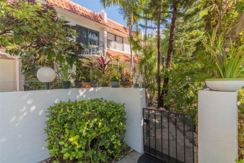 Condo in Miami Shores, Florida, 2 bedrooms № 1957216 - photo 3