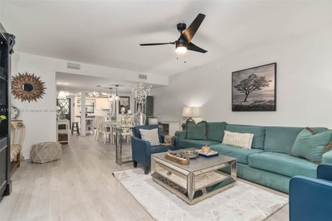 Condo in Miami Shores, Florida, 2 bedrooms № 1957216 - photo 7