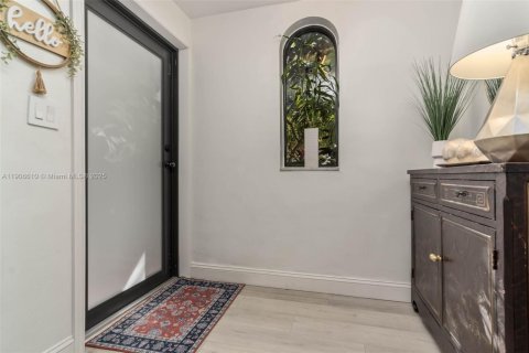 Condo in Miami Shores, Florida, 2 bedrooms № 1957216 - photo 6