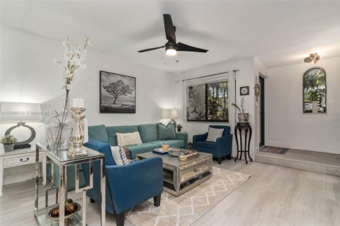 Condo in Miami Shores, Florida, 2 bedrooms № 1957216 - photo 8