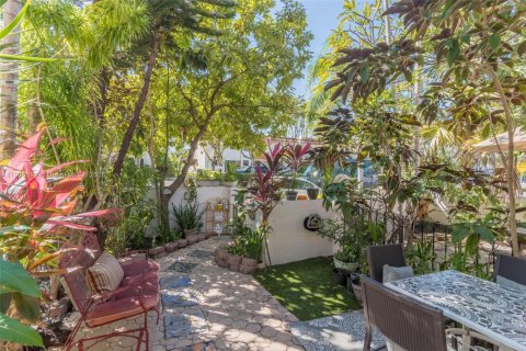 Condo in Miami Shores, Florida, 2 bedrooms № 1957216 - photo 5