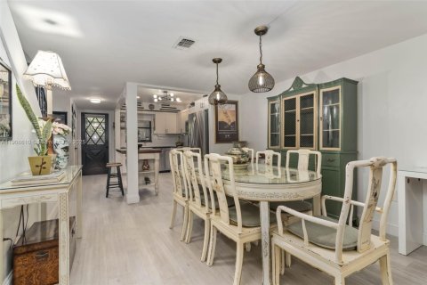 Condo in Miami Shores, Florida, 2 bedrooms № 1957216 - photo 10