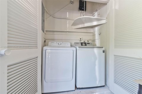 Condo in Miami Shores, Florida, 2 bedrooms № 1957216 - photo 24