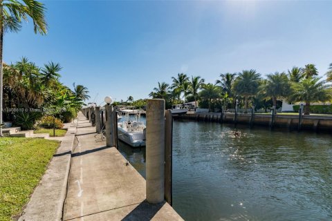Condo in Miami Shores, Florida, 2 bedrooms № 1957216 - photo 27