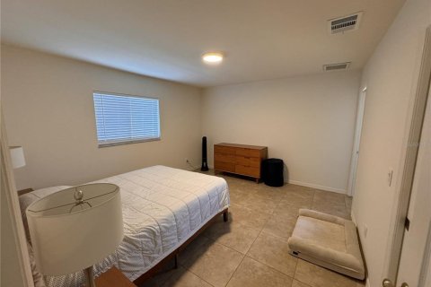 House in Cape Coral, Florida 3 bedrooms, 111.95 sq.m. № 2214371 - photo 7