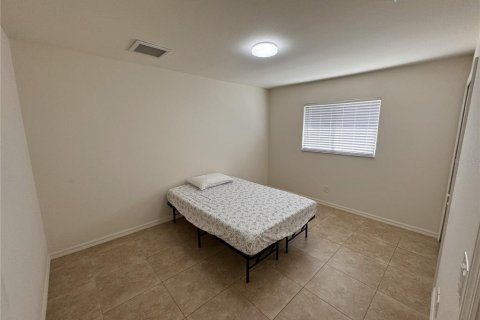 House in Cape Coral, Florida 3 bedrooms, 111.95 sq.m. № 2214371 - photo 9