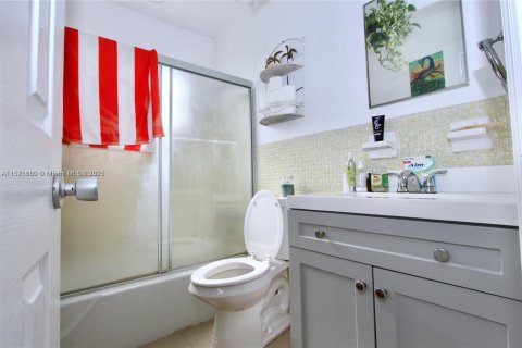 Propiedad comercial en venta en Hallandale Beach, Florida № 1869921 - foto 5