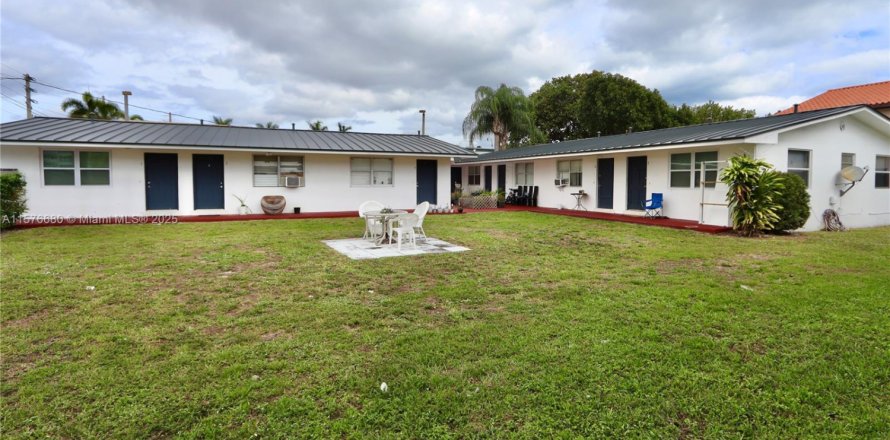 Propiedad comercial en Hallandale Beach, Florida № 1869921