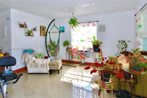 Propiedad comercial en venta en Hallandale Beach, Florida № 1869921 - foto 14