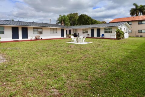 Propiedad comercial en venta en Hallandale Beach, Florida № 1869921 - foto 18
