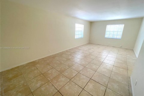 Condo in Deerfield Beach, Florida, 2 bedrooms  № 1950524 - photo 4