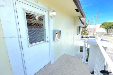 Condo in Deerfield Beach, Florida, 2 bedrooms  № 1950524 - photo 13