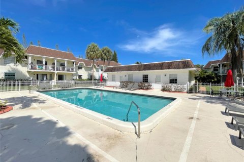 Condo in Deerfield Beach, Florida, 2 bedrooms  № 1950524 - photo 11