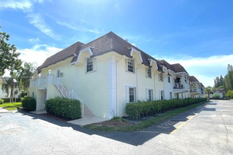 Condo in Deerfield Beach, Florida, 2 bedrooms  № 1950524 - photo 1