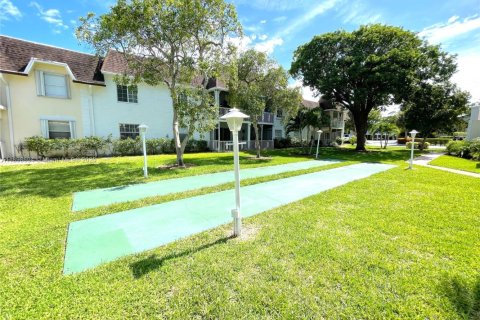 Condo in Deerfield Beach, Florida, 2 bedrooms  № 1950524 - photo 12