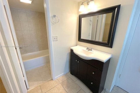 Condo in Deerfield Beach, Florida, 2 bedrooms  № 1950524 - photo 9