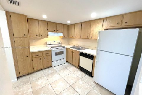 Condo in Deerfield Beach, Florida, 2 bedrooms  № 1950524 - photo 3