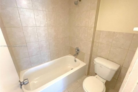 Condo in Deerfield Beach, Florida, 2 bedrooms  № 1950524 - photo 8