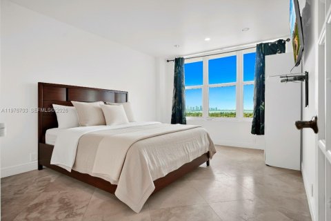 Condo in Miami Beach, Florida, 1 bedroom  № 2040541 - photo 16