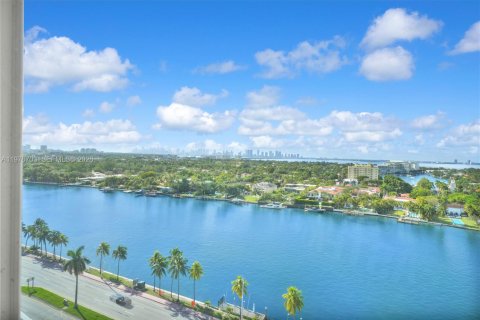 Condo in Miami Beach, Florida, 1 bedroom  № 2040541 - photo 7