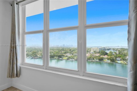 Condo in Miami Beach, Florida, 1 bedroom  № 2040541 - photo 6