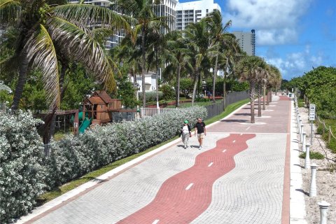 Condo in Miami Beach, Florida, 1 bedroom  № 2040541 - photo 28