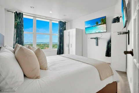 Condo in Miami Beach, Florida, 1 bedroom  № 2040541 - photo 22