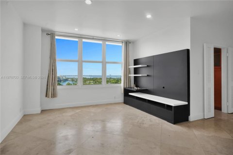 Condo in Miami Beach, Florida, 1 bedroom  № 2040541 - photo 23