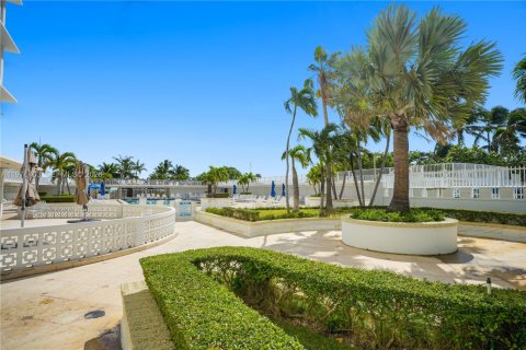 Condo in Miami Beach, Florida, 1 bedroom  № 2040541 - photo 30