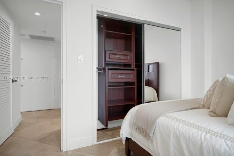 Condo in Miami Beach, Florida, 1 bedroom  № 2040541 - photo 19