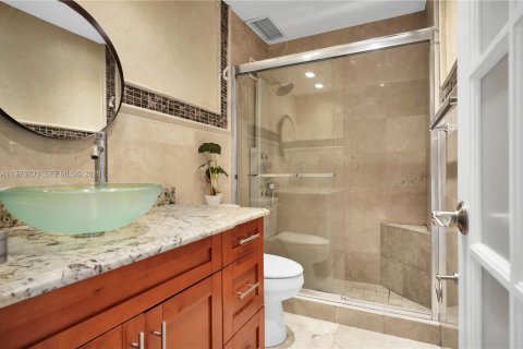 Condo in Miami Beach, Florida, 1 bedroom  № 2040541 - photo 20