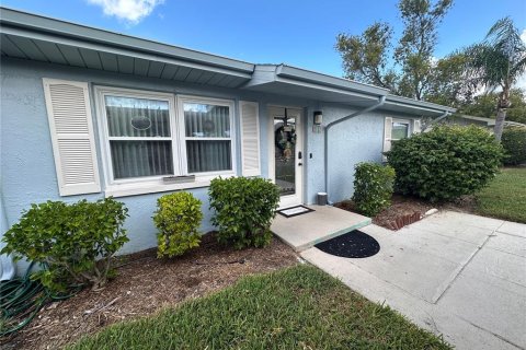 Condo in Sun City Center, Florida, 2 bedrooms  № 1391062 - photo 1