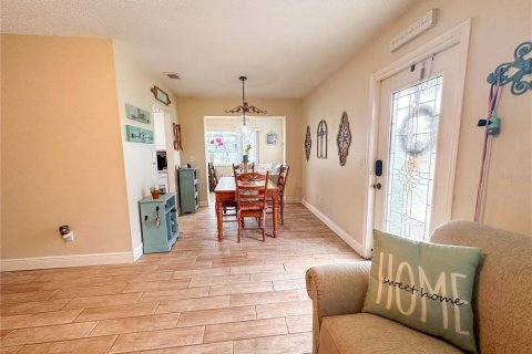 Condo in Sun City Center, Florida, 2 bedrooms  № 1391062 - photo 8
