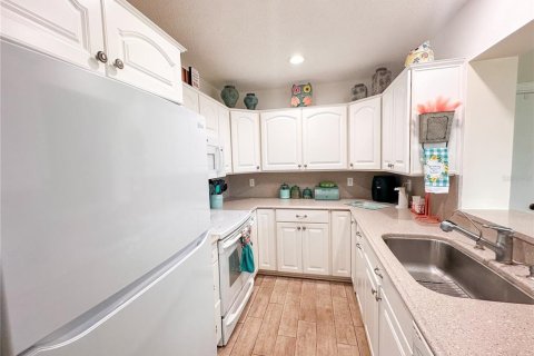 Condo in Sun City Center, Florida, 2 bedrooms  № 1391062 - photo 10