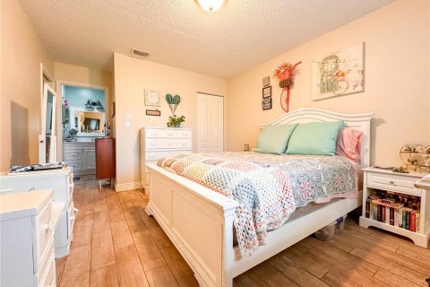 Condo in Sun City Center, Florida, 2 bedrooms  № 1391062 - photo 16