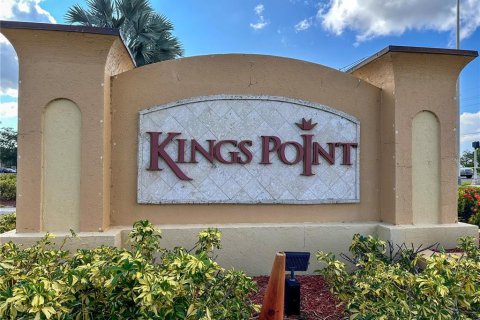 Condo in Sun City Center, Florida, 2 bedrooms  № 1391062 - photo 24