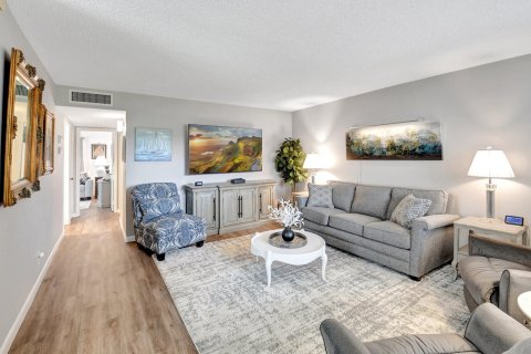 Condo in Delray Beach, Florida, 2 bedrooms  № 1005136 - photo 1